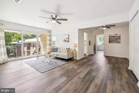 882 College Pkwy #303, Rockville, MD 20850