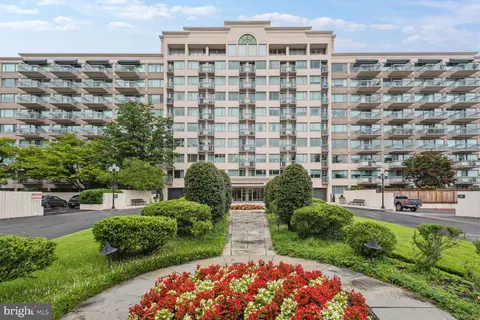 5450 Whitley Park Ter #611, Bethesda, MD 20814