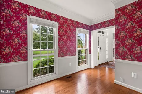 Entry Way - 921 Brick Manor Cir, Silver Spring, MD 20905 photo 4 of 5
