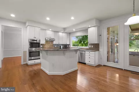 Kitchen - 921 Brick Manor Cir, Silver Spring, MD 20905 photo 2 of 4