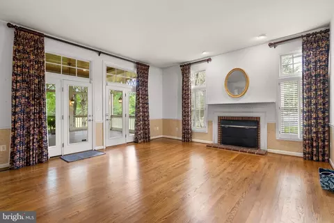 Living - 921 Brick Manor Cir, Silver Spring, MD 20905 photo 1 of 2