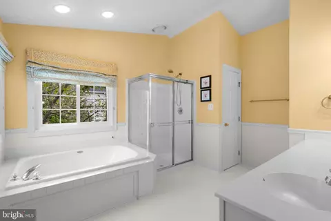 Bath - 921 Brick Manor Cir, Silver Spring, MD 20905 photo 1 of 2