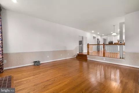 Living - 921 Brick Manor Cir, Silver Spring, MD 20905 photo 2 of 2