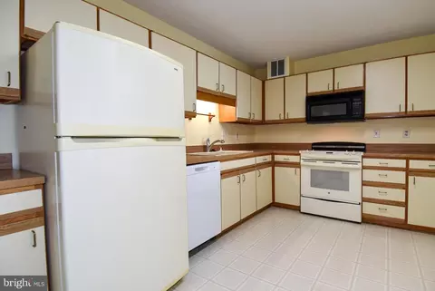 Kitchen - 15107 Interlachen Dr #2-1024, Silver Spring, MD 20906 photo 1 of 5