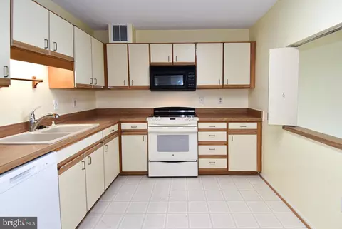 Kitchen - 15107 Interlachen Dr #2-1024, Silver Spring, MD 20906 photo 2 of 5