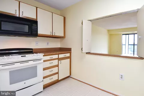 Kitchen - 15107 Interlachen Dr #2-1024, Silver Spring, MD 20906 photo 5 of 5