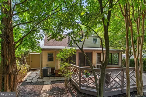 Exterior - 1605 Gridley Ln, Silver Spring, MD 20902 photo 5 of 8