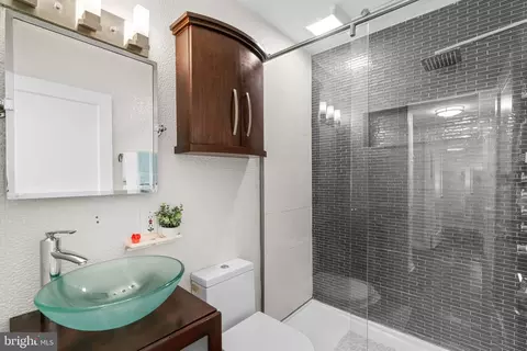 Bath - 1605 Gridley Ln, Silver Spring, MD 20902 photo 1 of 2