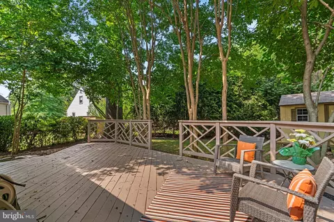 Exterior - 1605 Gridley Ln, Silver Spring, MD 20902 photo 4 of 8