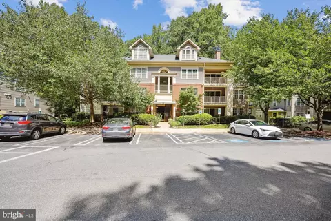115 Timberbrook Ln #204, Gaithersburg, MD 20878