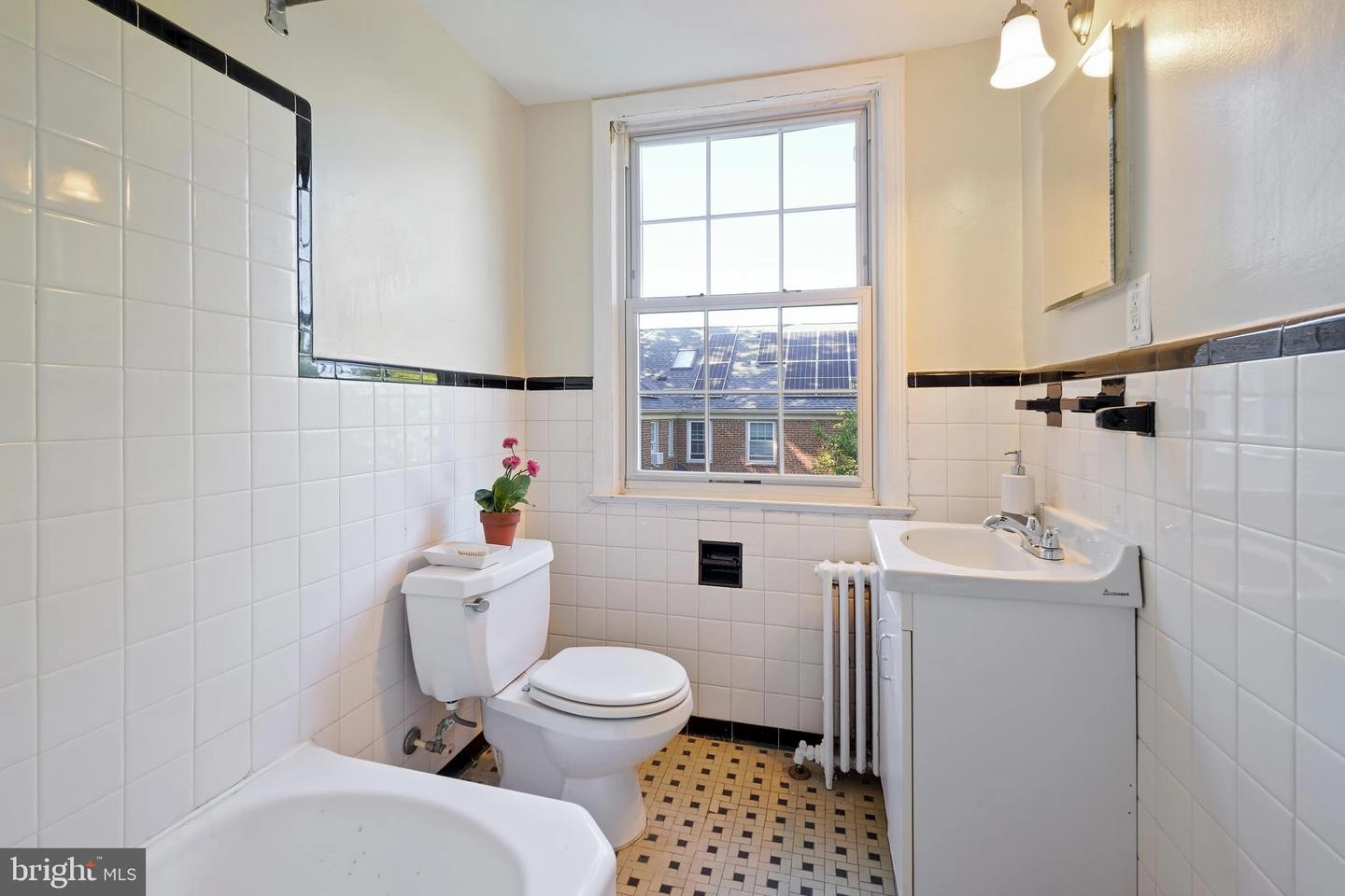 Bath - 2310 Colston Dr #201, Silver Spring, MD 20910 photo 1 of 3