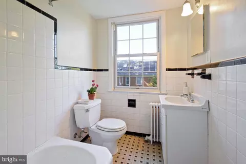 Bath - 2310 Colston Dr #201, Silver Spring, MD 20910 photo 1 of 3