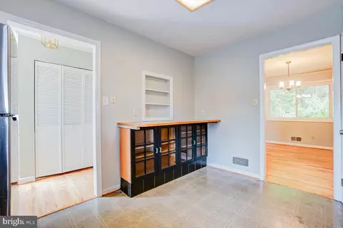 9742 Hedin Dr, Silver Spring, MD 20903 photo 10