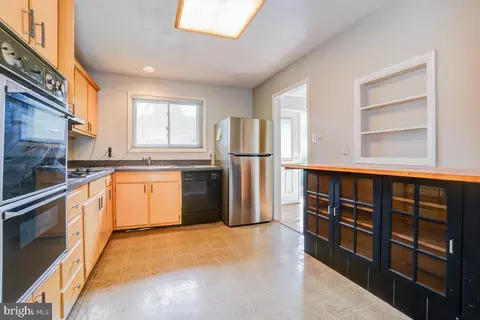 9742 Hedin Dr, Silver Spring, MD 20903 photo 9