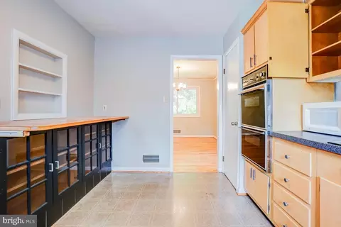 9742 Hedin Dr, Silver Spring, MD 20903 photo 8