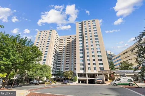4601 N Park Ave #405, Chevy Chase, MD 20815