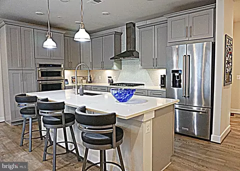 210 Decoverly Dr #104, Gaithersburg, MD 20878