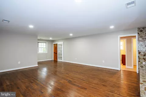 Living - 8802 1st Ave, Silver Spring, MD 20910 photo 4 of 10