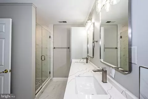 Bath - 8802 1st Ave, Silver Spring, MD 20910 photo 2 of 7