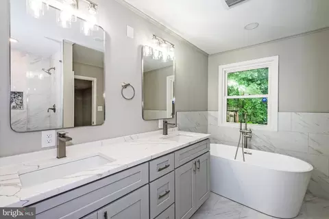 Bath - 8802 1st Ave, Silver Spring, MD 20910 photo 3 of 7