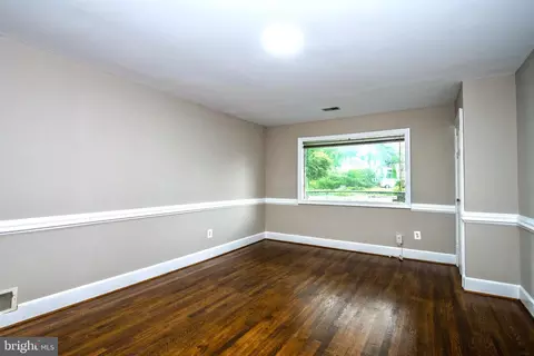 Living - 8802 1st Ave, Silver Spring, MD 20910 photo 8 of 10