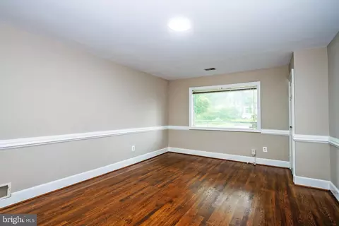 Living - 8802 1st Ave, Silver Spring, MD 20910 photo 7 of 10