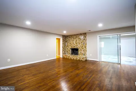 Living - 8802 1st Ave, Silver Spring, MD 20910 photo 2 of 10