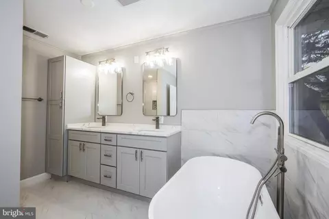 Bath - 8802 1st Ave, Silver Spring, MD 20910 photo 1 of 7