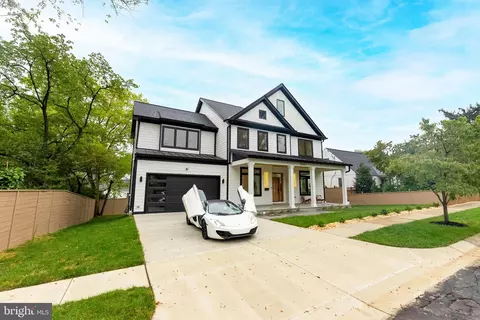 10105 Wildwood Rd, Kensington, MD 20895