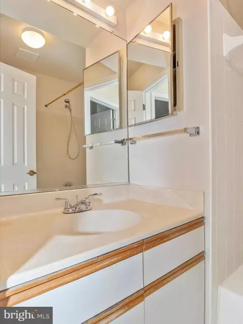 Bath - 1108 Arcola Ave, Silver Spring, MD 20902 photo 4 of 7