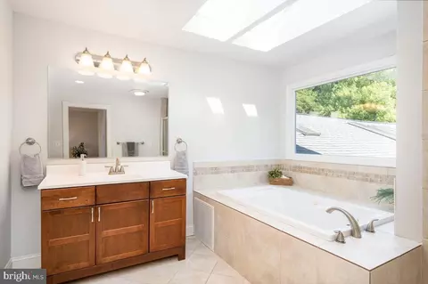 Bath - 708 Hobbs Dr, Silver Spring, MD 20904 photo 6 of 7
