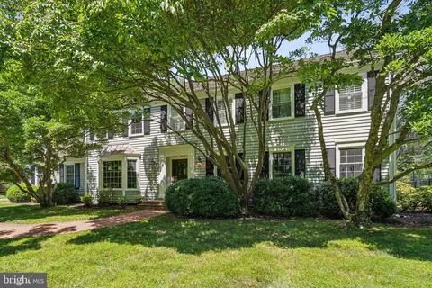 9100 Falls Rd, Potomac, MD 20854