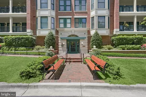10400 Strathmore Park #104, Rockville, MD 20852
