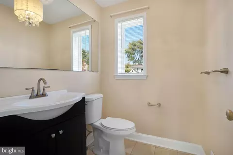 Entry Way - 2420 E Gate Dr, Silver Spring, MD 20906 photo 2 of 8