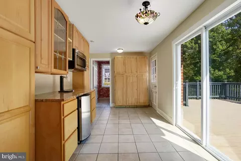 Entry Way - 2420 E Gate Dr, Silver Spring, MD 20906 photo 4 of 8