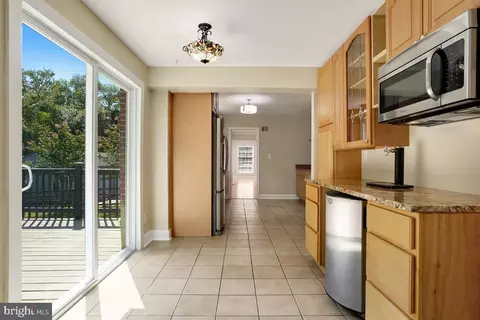 Entry Way - 2420 E Gate Dr, Silver Spring, MD 20906 photo 5 of 8