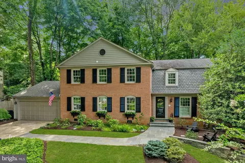 10 Masters Ct, Potomac, MD 20854
