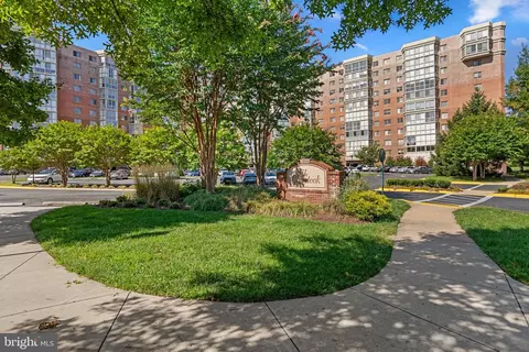 3100 N Leisure World Blvd #101, Silver Spring, MD 20906