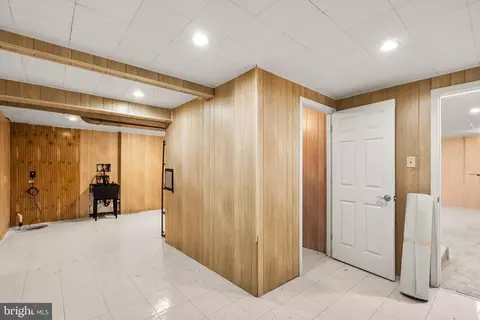 Entry Way - 13511 Cedar Creek Ln, Silver Spring, MD 20904 photo 2 of 2