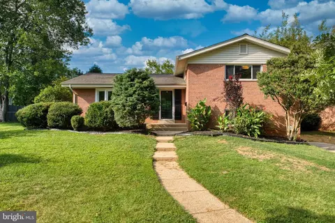6305 Carnegie Dr, Bethesda, MD 20817