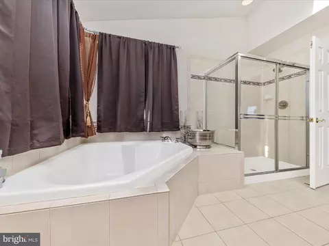 Bath - 13923 Schaeffer Rd, Boyds, MD 20841 photo 3 of 5
