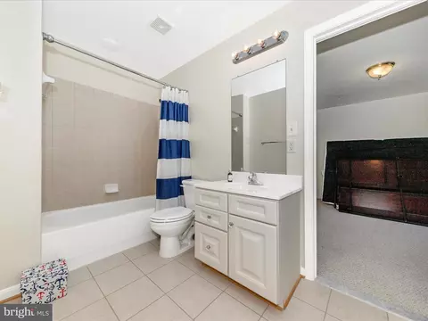 Bath - 13923 Schaeffer Rd, Boyds, MD 20841 photo 4 of 5