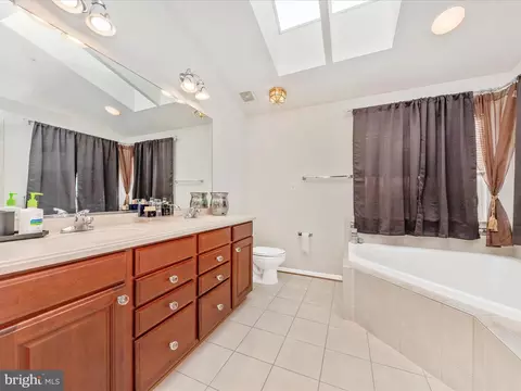 Bath - 13923 Schaeffer Rd, Boyds, MD 20841 photo 2 of 5