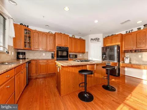 Kitchen - 13923 Schaeffer Rd, Boyds, MD 20841 photo 2 of 4