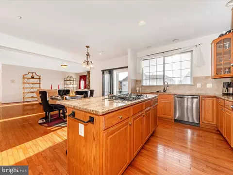 Kitchen - 13923 Schaeffer Rd, Boyds, MD 20841 photo 3 of 4