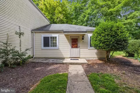 6 Stoney Point Ct, Germantown, MD 20876