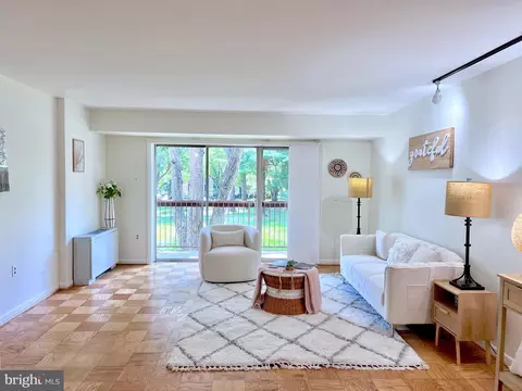 7420 Lakeview Dr #W104, Bethesda, MD 20817