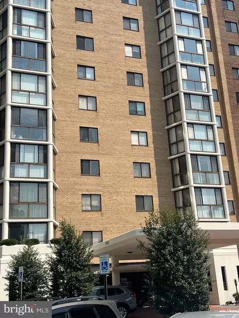 15100 Interlachen Dr #4-211, Silver Spring, MD 20906