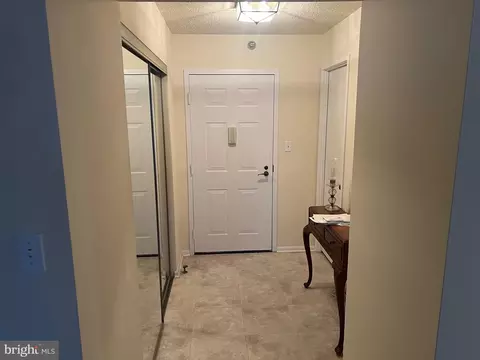 15100 Interlachen Dr #4-211, Silver Spring, MD 20906 photo 2