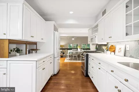 Entry Way - 304 Mississippi Ave, Silver Spring, MD 20910 photo 4 of 6